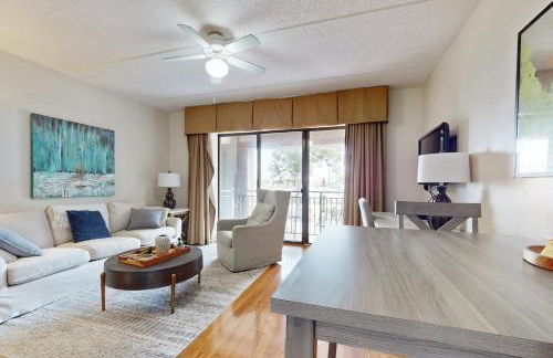 Dog-friendly downtown condo with riverfront balcony - walk to shops & eateries - Foto 10