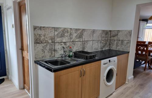 Entire 3 bedroom home with Parking in Welling, London, UK - Photo 6