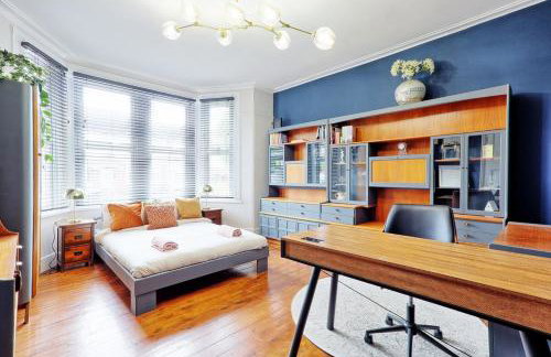 Beautiful 5 bed house, relaxing garden and driveway parking 10 min to the beach - Foto 47