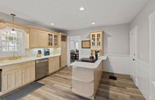 Prime West Hartford Center Location- Historic Gem - Foto 15