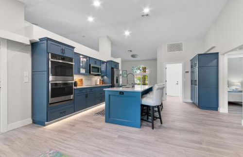 Modern Luxury Retreat in Naples - Photo 78