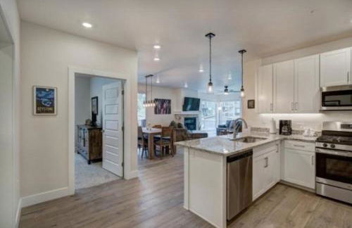 Clearwater Lofts - New! Modern 2 Bedroom Near Keystone Lake - Foto 32