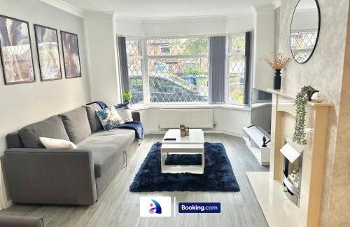 Spacious 3 BDR By Avalora Short Lets & Serviced Accommodation Queensway With Big Garden, Near Train Station, Airport & Large Driveway - Photo 25