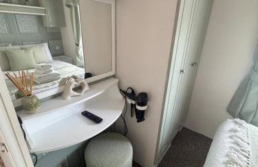 The Squirrel's Nest Stylish Modern Caravan Stay - Foto 29