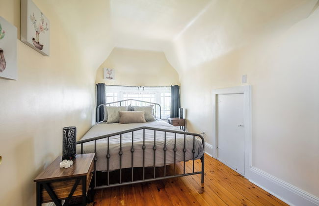 Cozy Houses in Downtown Toronto by GLOBALSTAY - Photo 10