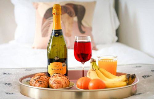 Stylish 6 Bedroom 3 Bathroom Detached House with Free Parking, Super-Fast Wifi, Pool Table, Smart TVs with Netflix by Yoko Property - Foto 9