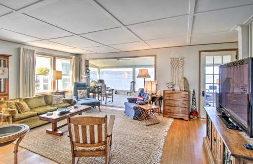 Fire Pit, Views and Beach Access Waterfront Escape! - Foto 4