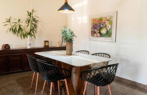 Casa com Piscina no Centro - 13 pessoas - Churrasqueira - Elegante - Foto 3