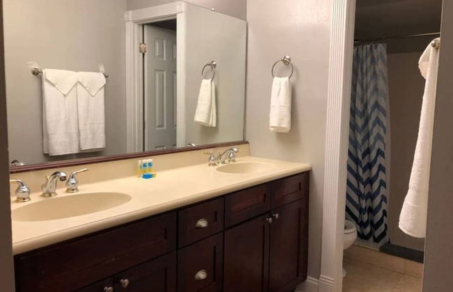 6149 Sandcrest · Next TO Universal. 8 Beds. Pool. Very Clean - Photo 23