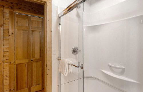 Modern Log Cabin with Vineyard Views - Foto 21