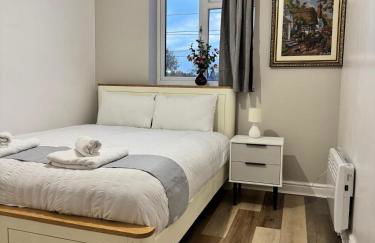 Stylish 2 Bed Apt Near Birmingham - Foto 1