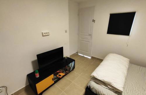 Studio plain-pied entrée privée et parking gratuit - Foto 7