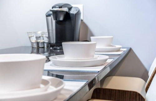 Contemporary 2BR2BA w-King - Den - Private Entry-Yard - Foto 7