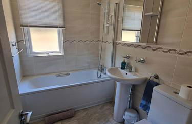 Milford on Sea - 4 Bedroom Lodge in Shorefield Country Park - Photo 7