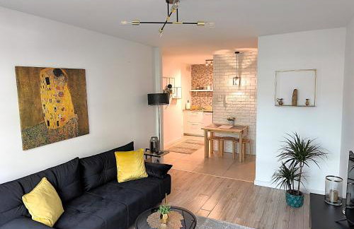 Bright Stay Kraków - comfy and modern 50 m2 flat with private bedroom - Foto 1