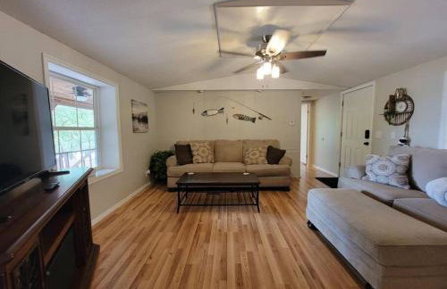 Gigi's Spacious Lakefront with Boat Ramp Access!! Newly Remodeled, Sleeps 8! - Foto 7
