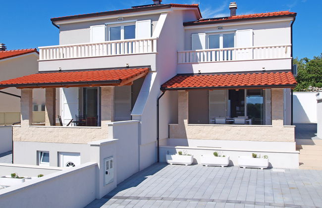 Claudia 1 - Photo 12