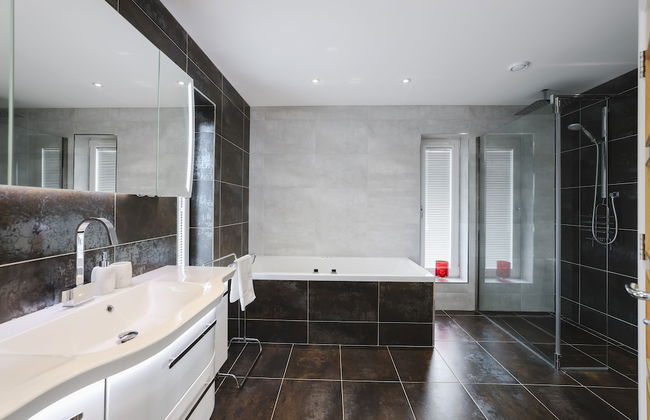 JOIVY Luxurious & Spacious 3Br House With A Hot Tub - Foto 30