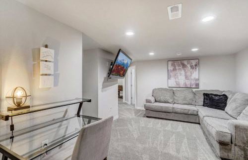 Newly Built 3BD Retreat w Mtn Views & Game Room - Foto 29