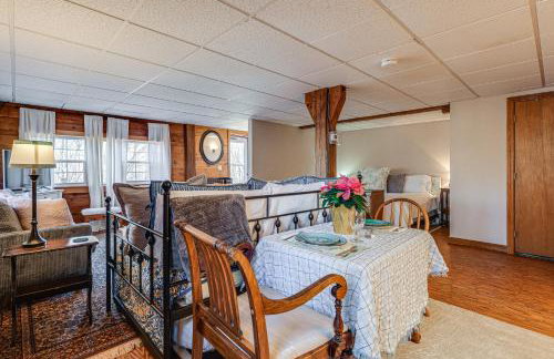 New England Hideaway on Historic 1859 Estate! - Foto 12