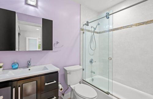 Luxury Estate with Sparkling Pool & Elegant Amenities - Foto 132