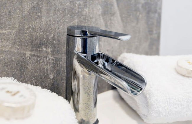 Wrexham Central Stay Apartment Six - Photo 10