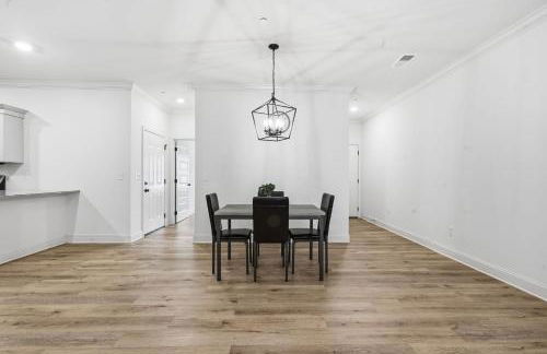 Chic 2BR2BA Home Great Location - Photo 12