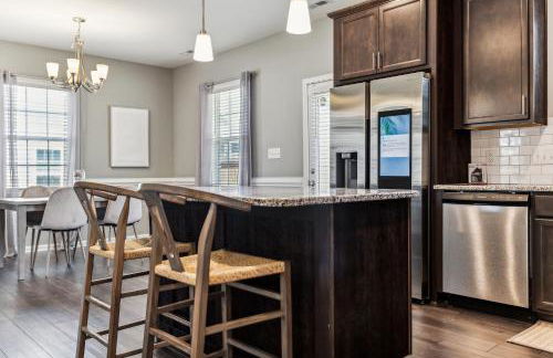 Family-Friendly 4BR Home with BBQ & Free Parking - Foto 42