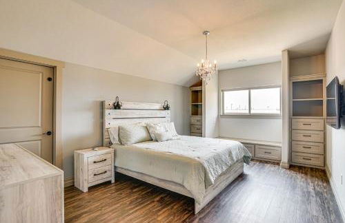 Elegant Sunset Meadow Ranch in Texas with Hot Tub - Photo 16