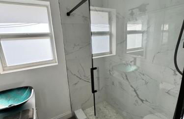 Luxury Pool Retreat Sleep 17 Near Beach - Foto 30