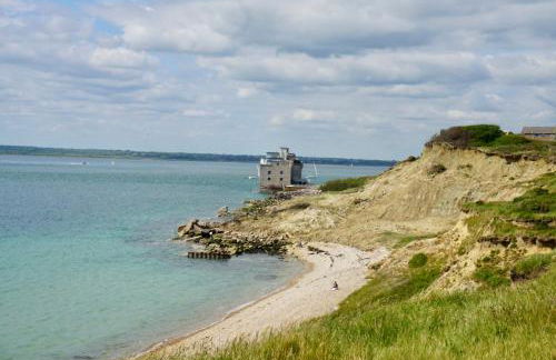 BAYVIEW self-catering coastal bungalow in rural West Wight - Photo 18
