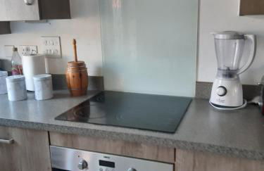 3 Bed House - Sleeps 4 - Parking - Wifi - Foto 10