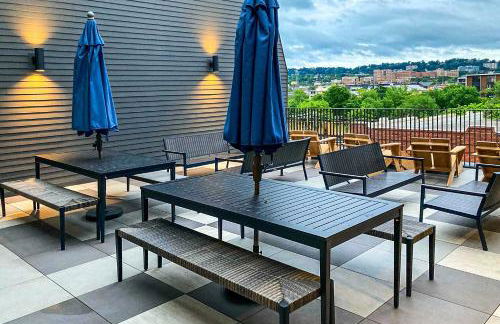 Modern Downtown Birmingham Condo with Rooftop Access - Photo 14