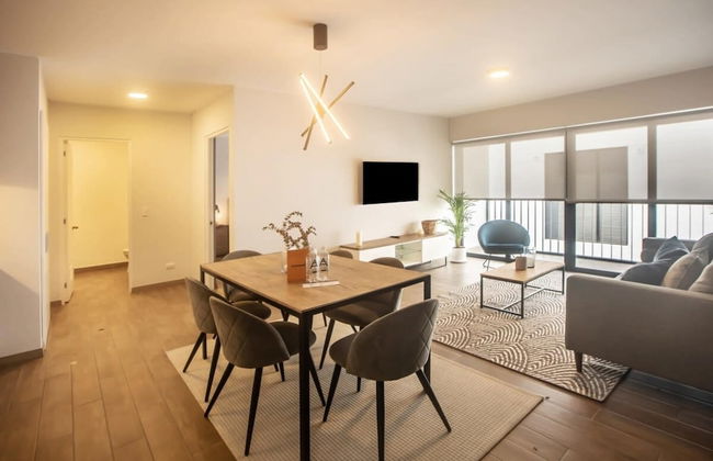 w Elegant 2BR in the Heart of Miraflores - Photo 4