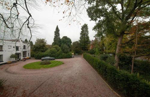 Luxury Coach house next to woodland in Knutsford - Photo 24