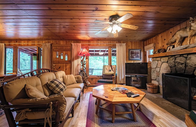 Cozy Riverside Getaway Pine Bend Cottage - Foto 14