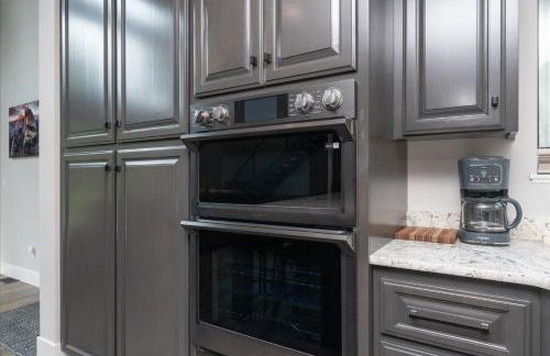 Mariposa Grove Creekside Retreat - To be featured on STAYCATION on the Destination Channel in 2026! - Foto 7