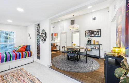 A Hoot's Nest-Lux Boutique Bungalow near Downtown! - Foto 9