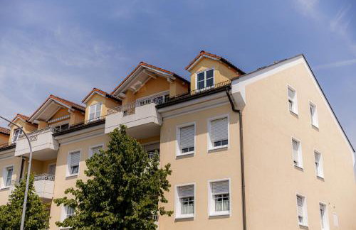 C4S COME4STAY Altötting - 3-Zi Whg I Zentrale Lage I Parkplatz I Balkon I WIFI I SmartTV I 1 Kingsize, 1 Queensize Bett I Office Arbeitsplatz I Wohnbereich mit Couch und Essbereich I voll ausgestattete Küche I Nespresso - Foto 29