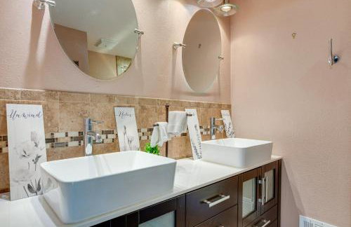 Spacious Aurora Retreat w/ Game Room + Hot Tub! - Foto 14