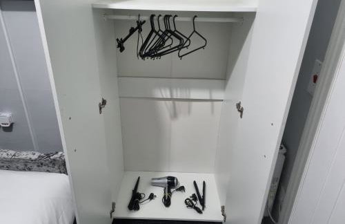 * Well equipped apartment for a relaxing cosy and luxurious fun stay + Free Parking + Free Fast WiFi * - Foto 17