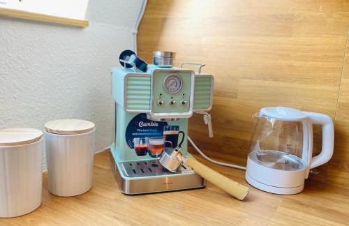 Cinema Apartment Magdeburg - Kitchen & Balcony - Foto 8