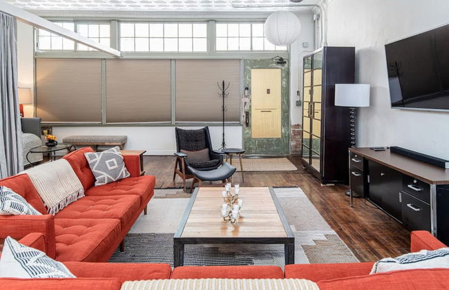 High-design Loft on Historic Alley Park Free - Photo 24