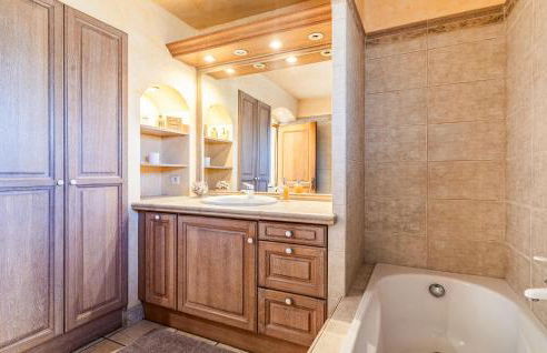 2 Bedroom Amazing Home In Noves - Foto 21