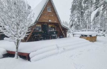 Chatka Baby Jagi - Domek z balią i kominkiem w lesie pośród jezior - Foto 39
