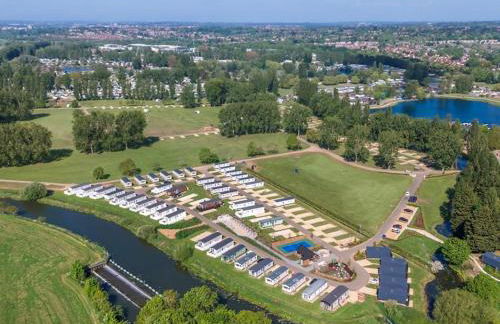 Cosy caravan in Billing Aquadrome - Photo 4