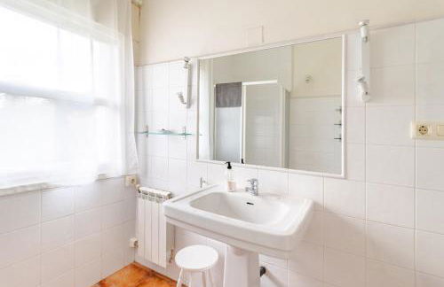 Casa con Jardín Enorme y Vistas Espectaculares Cerca de Pechon - Foto 15