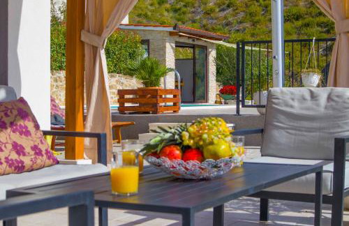 Hill Apartment with Private Pool - Foto 20