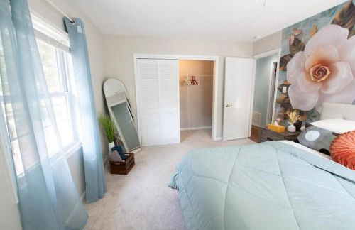 Spacious 4BR House Sleeps 9 Outdoor Lounge with Fire Pit plus Games - Foto 58