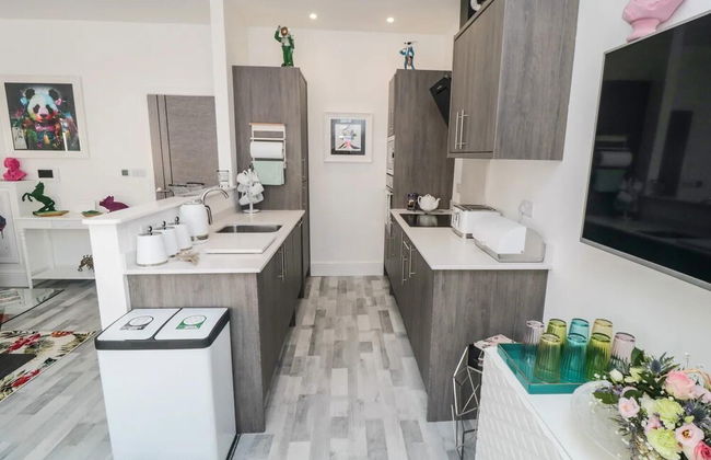 The Monroe - 2nd Floor - Luxury for up to 4 guests near Open Air Theatre and North Bay - Foto 13